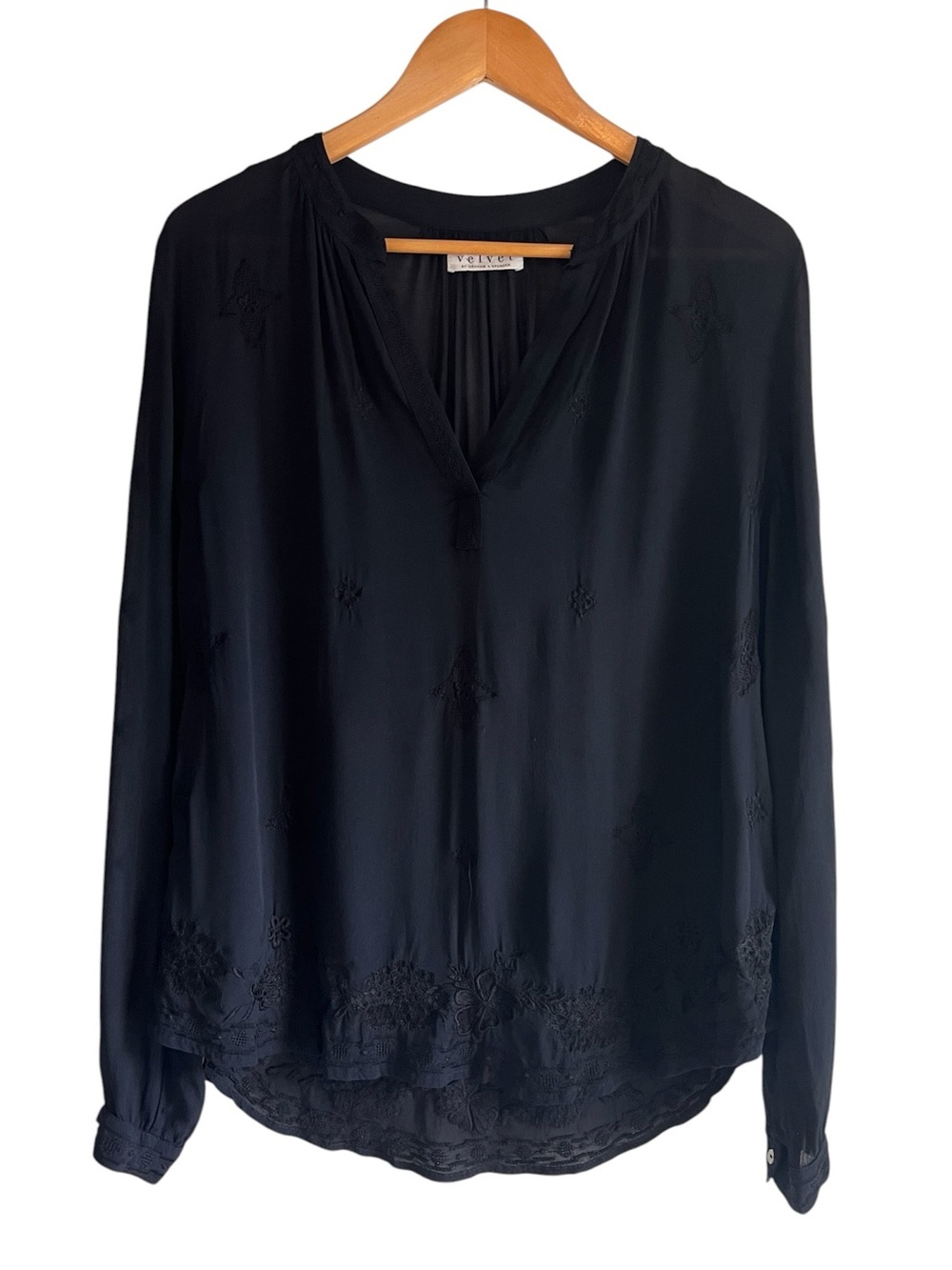 Velvet Graham & Spencer long-sleeve embroidered blouse excellent condition